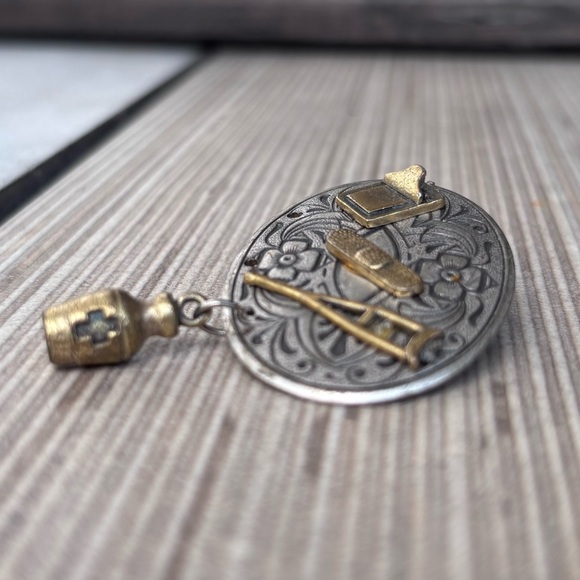 Vintage Medical Brooch – Silver-Tone Oval Pin Gold Tone Accents RN Doctor Gift - Picture 1 of 5